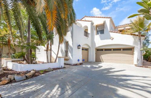 Spacious Luxury home in Gated Community with Resort Pool & Scenic Views - Photo 54