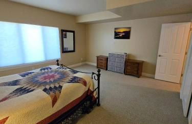 Spacious Eden Getaway w Hot Tub - Foto 33