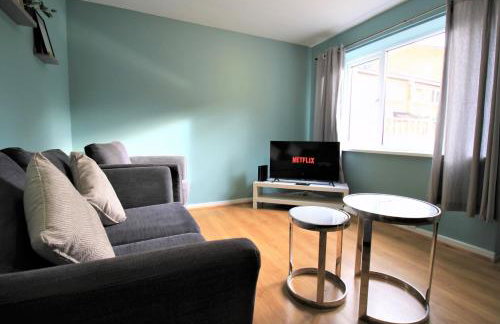 St James House - Charming 3 bed, 2 bathrooms, driveway parking, close to town centre - Photo 40