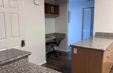 Spacious, Comfortable, and Central Condo - Foto 15