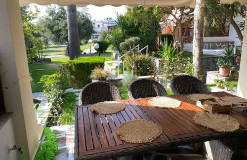 ELiFourka - Seaside Luxury - 170m to the Beach - Power Onsite for Electric Vehicle - Photo 3