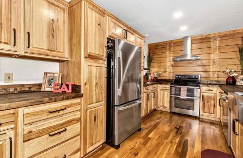 Cozy Mountain Cabin with Long-Range Views near Waterfall Park in Old Fort, NC - Foto 17