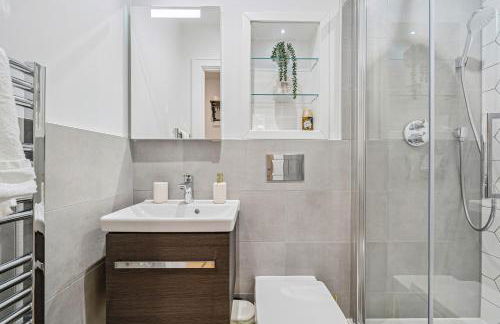 Luxury Apartment - West Wimbledon with Cinema & Game Room, Gym, Parking - Foto 7