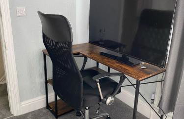 ML Short Stays - 3 Bedroom House Near BAE - Photo 6