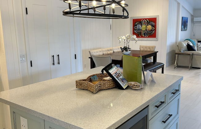 Beautiful Updated Stilted Home Makes For A Super Getaway. 3 Bedroom Home by RedAwning - Foto 17