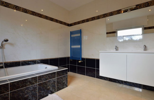 Spacious Villa in Zingem With Garden - Photo 18