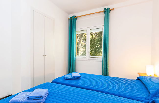 Velazquez - Photo 11