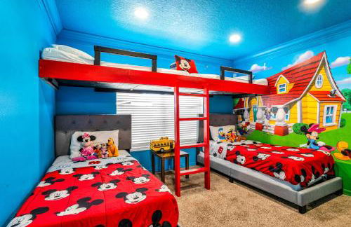 Spacious 7BR Retreat w Pool Game Room - Foto 14