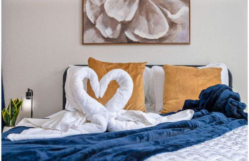 5BR3BA Minutes from the Action with Skyline Views - Foto 15