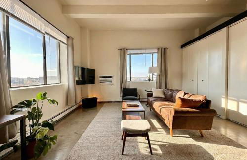 Westown Studio Apt Near Fiserv, Baird, and Theater District - Foto 1