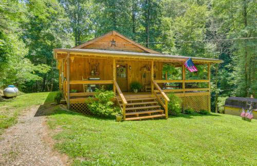 Secluded Cosby Cabin with Wraparound Deck - Foto 24