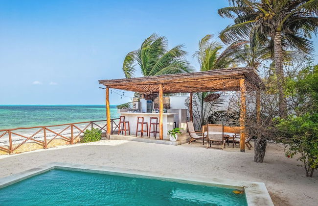 Solymar Staffed Beach Front Villa - Photo 52