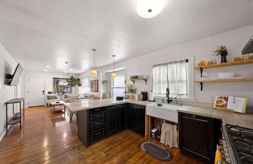 Mid-City 2BR Retreat Firepit Nights with Free Parking - Photo 8