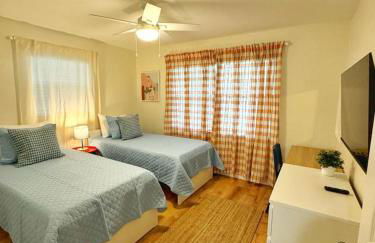 *NEW* Gorgeous Sunshine - 2BD/1BA - Private Fenced Backyard! - Photo 18
