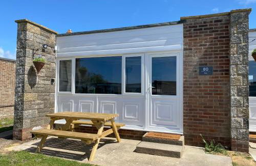 Bay - Brambles Chine, Colwell Bay - 5 star WiFi - Short walk to The Hut and beach - 1 night stays available - Ferry offers - Photo 16