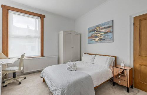 Sleeps 7 Large 4 Bed Town House for Contractors & Families & Friends in Great Central Location - Foto 4