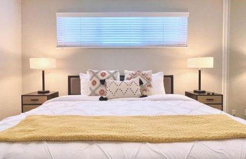 Top Floor-Work Here-Walk Downtown-King Bed - Foto 6