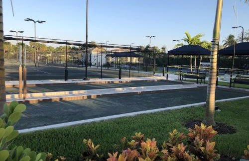 Beautiful furnished 3 BR home, pool, clubhouse access - if interested, please provide your name, contact info - Photo 38