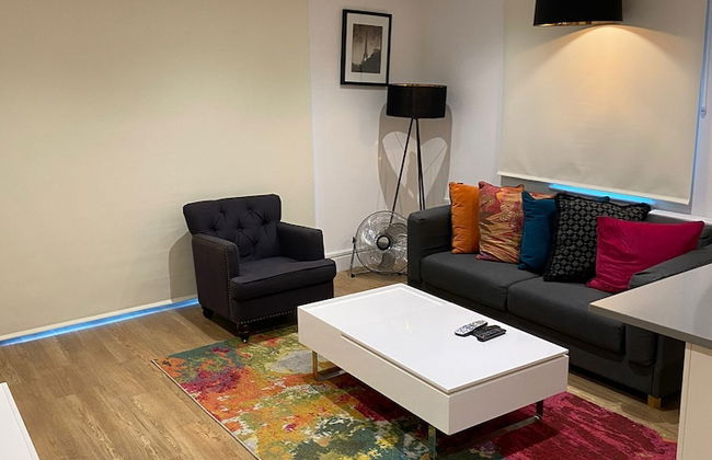 STUNNING 2 BED APARTMENT WITH PARKING - Foto 11