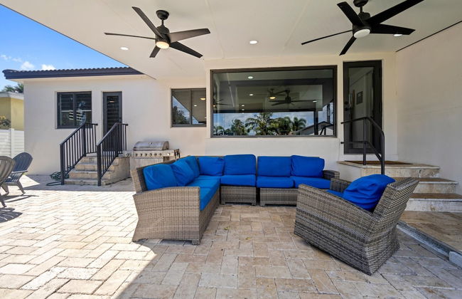 Stunning 3 Bd Pool House w Enchanting Water Views - Foto 35