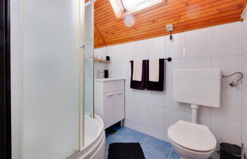 Cozy Home In Milekovo Selo With Wifi - Photo 28