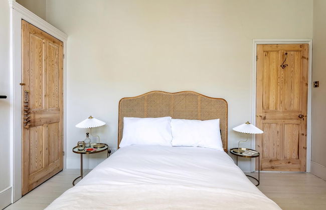 Tooting's Charming Victorian Garden Hideaway - Photo 19