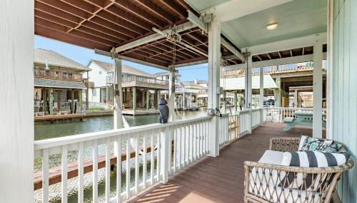 Saltwater Cowboys' Retreat - Bayfront Boat Slip & Hot Tub - Foto 5