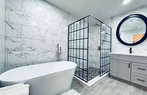 Waterfront Vacation Retreat with Gazebo Fishing - Foto 37