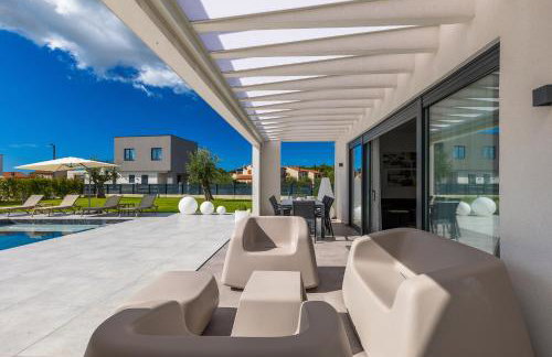 Villa BB Rapsody 10 with heated salt water pool - Foto 8