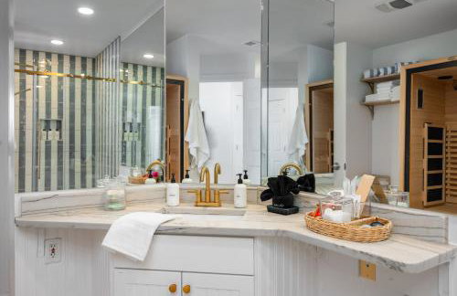 Beach Bliss 211 Balcony Water Views Beach Downtown - Photo 30