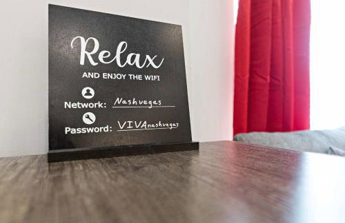 Private Home with Rooftop Game Room near Downtown - Foto 58