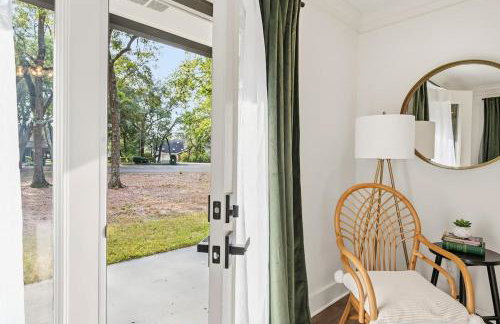 Boho Retreat with 2 Masters and Plenty of Space - Foto 30