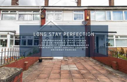 Free Driveway Parking 3 Double Bedroom House, Ideal for long term contractor, etc stays, 4 miles 11 mins drive to Nissan, 20 mins drive to Sunderland Newcastle, Fast WIFI - see Dwellcome Home Ltd site for assurance - Foto 1