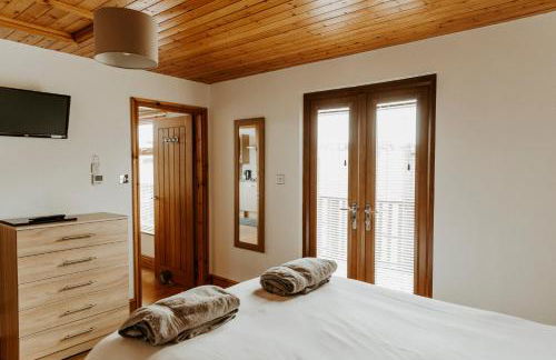 FAIRVIEW FARM Holiday Accommodation 14 Luxury Lodges, Cabins, Dog Friendly, Suitable for Couples, Families and Groups, Wedding Guests , Corporate events, Sleeps 2-65 guests in Ravenshead, Nottingham near Sherwood Forest, set in 88 acres - Photo 69