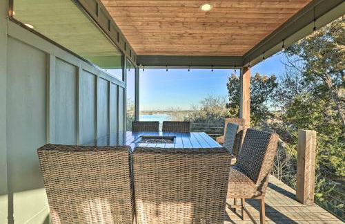 Lake Granbury Views and Game Room! Modern Escape - Foto 21
