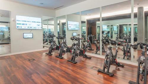Stylish 1BD - Pool, Gym, Parking, W-D - Sleeps 4 - Foto 3