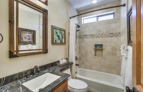 4 Mi to Snow Summit Cabin with Mtn Views and Decks - Foto 19