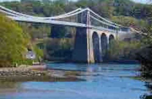 Compact Modern Apartment Single Person or Couple Only - Photo 17