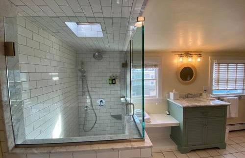 Charming Victorian Home Downtown Newport - Photo 47