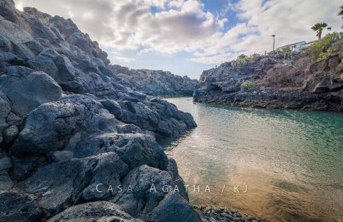 CASA AGATHA - 3 terraces, AC, tv channels, 2 bedrooms & bathrooms, heated pool - Foto 41