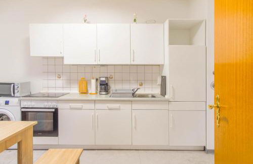 A place to stay - single beds, tv - Foto 4