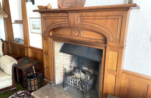 Beautiful 4BR Period Home With Spectacular Views - Pass the Keys - Photo 8