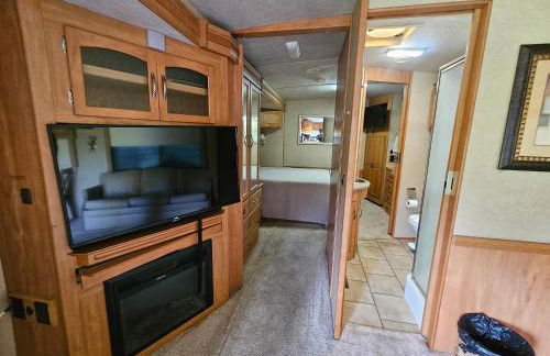 Majestic Quick Stop RV on Farm - Photo 2