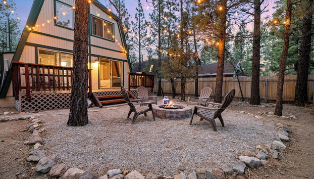 Big Bear Den - Great cabin far enough from town to getaway and fully fenced yard with firepit - Foto 2, Imagen principal