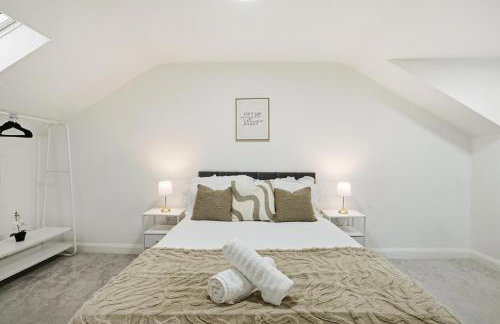 Spacious Ensuite Home near M6 with Driveway Parking - Foto 16