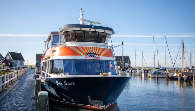 The best way to sail between Volendam and Marken!