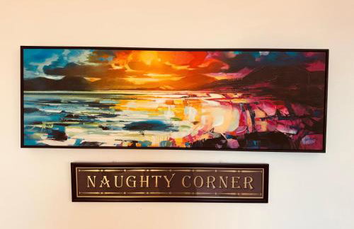 Lake View Family & Pet Friendly Home - Central Bowness - Photo 10