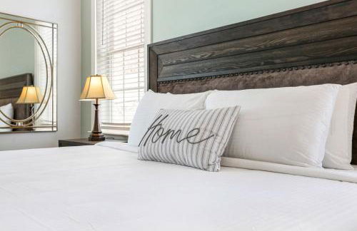 Hosteeva Brand New Condo with a Pool Steps to St Charles Ave - Foto 14