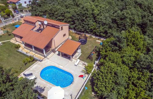 Luxury experience in Villa Lucia with heated pool and Play station 4 - Foto 1