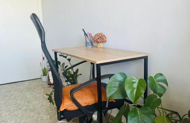 Quarto com ar condicionado em apt compartilhado e estacionamento grátis - Foto 5